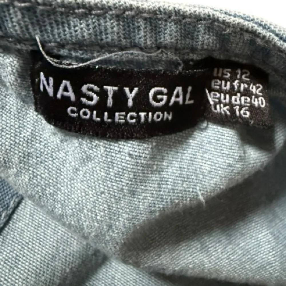 Nasty Gal Blue Jean Denim Sleeveless Jumpsuit Ruffle Back Size 12 Pockets - Picture 9 of 10